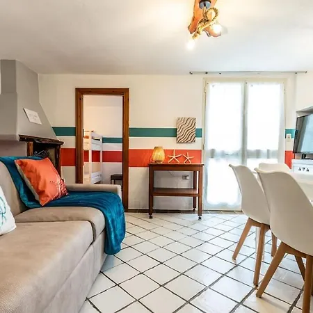 - Coral 2 Apartment